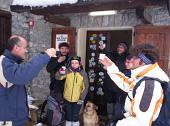 Salita al Rifugio Gherardi su un percorso già ben innevato il 27 novembre 2010 - FOTOGALLERY